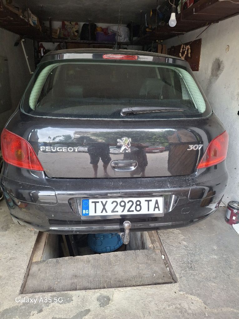 Продавам Пежо 307