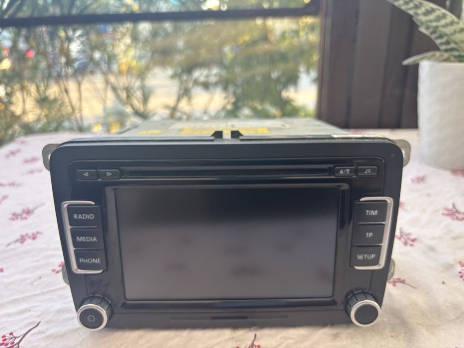 .	Navigație originală VW Tiguan / Golf / Passat