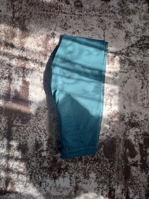 Pantaloni eleganți scurți