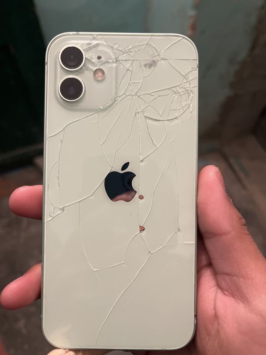 Продам айфон 12 срочно