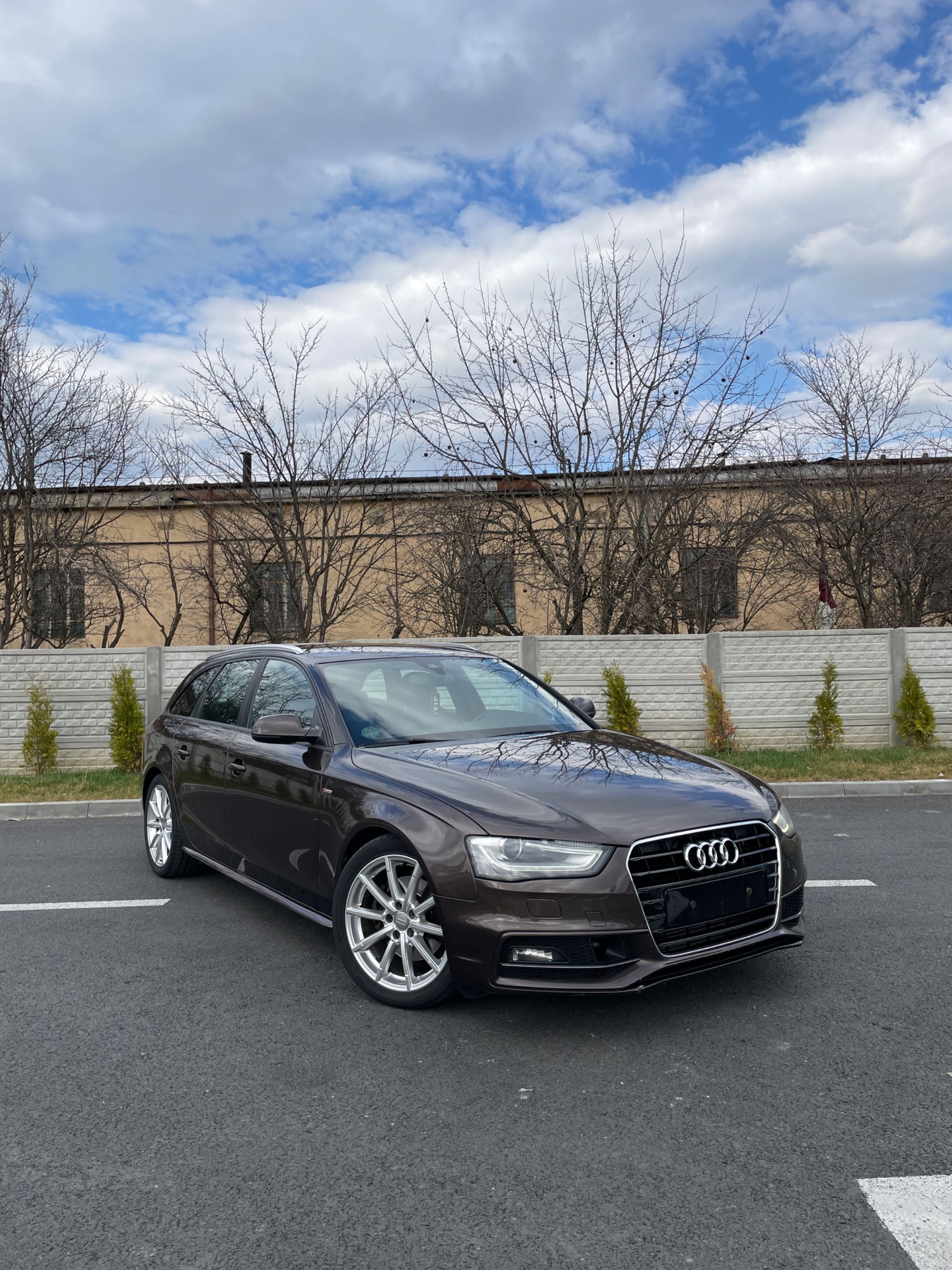 Audi A4 S-Line 2.0 TDI 177cp Quattro Mokka Brown