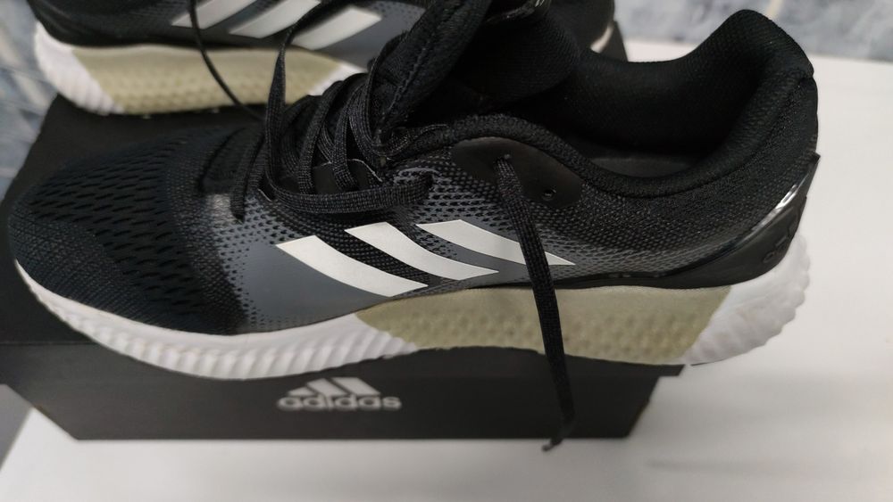 Adidasi ADIDAS AEROBOUNCE   Autentici 43 interior 28 cm Pret FIXXXX