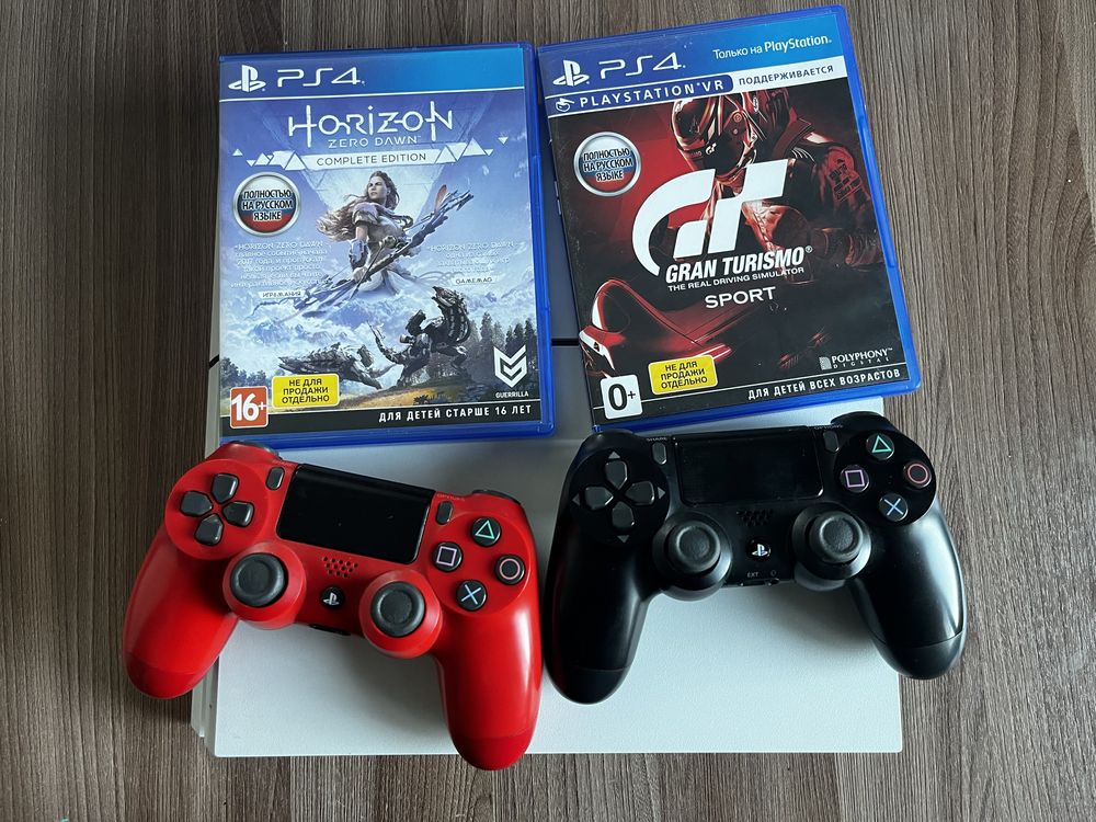 Продам PS4 с двумя джостиками