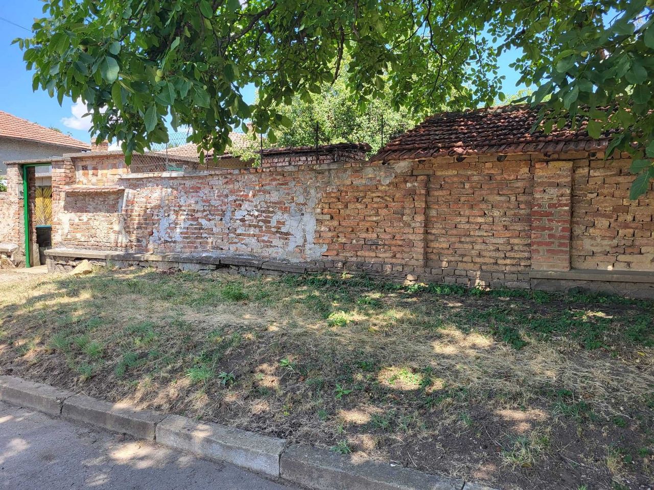 Продава се Къща в Павликени - 70 кв.м за 430 €/кв.м - Снимка #2
