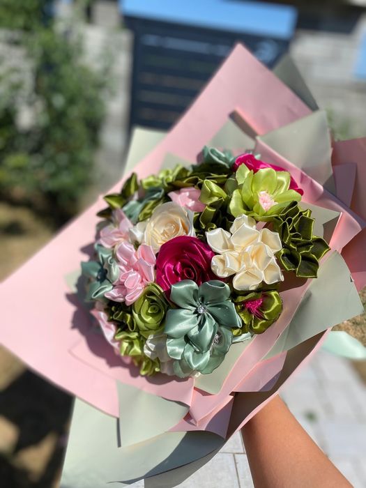 Buchet flori din satin