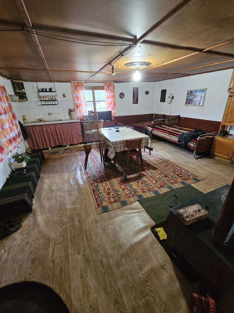 Продава се Промишлена сграда в с. Радовец, Област Хасково - 500 кв.м за 204 €/кв.м - Снимка #6