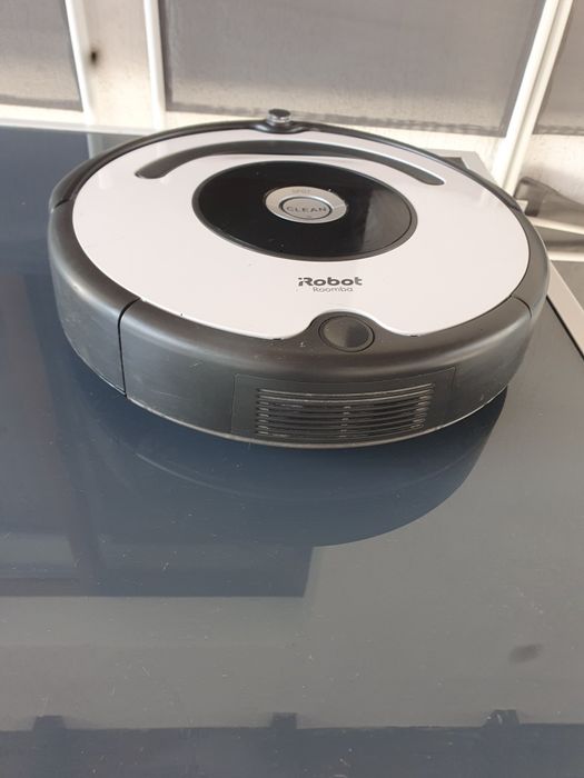 Aspirator robot irobot roomba 675 model cu Wi-Fi