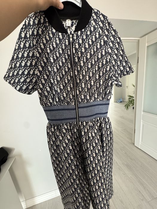Платье диор продам