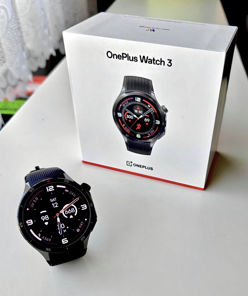 Смарт часовник OnePlus Watch 3 черен