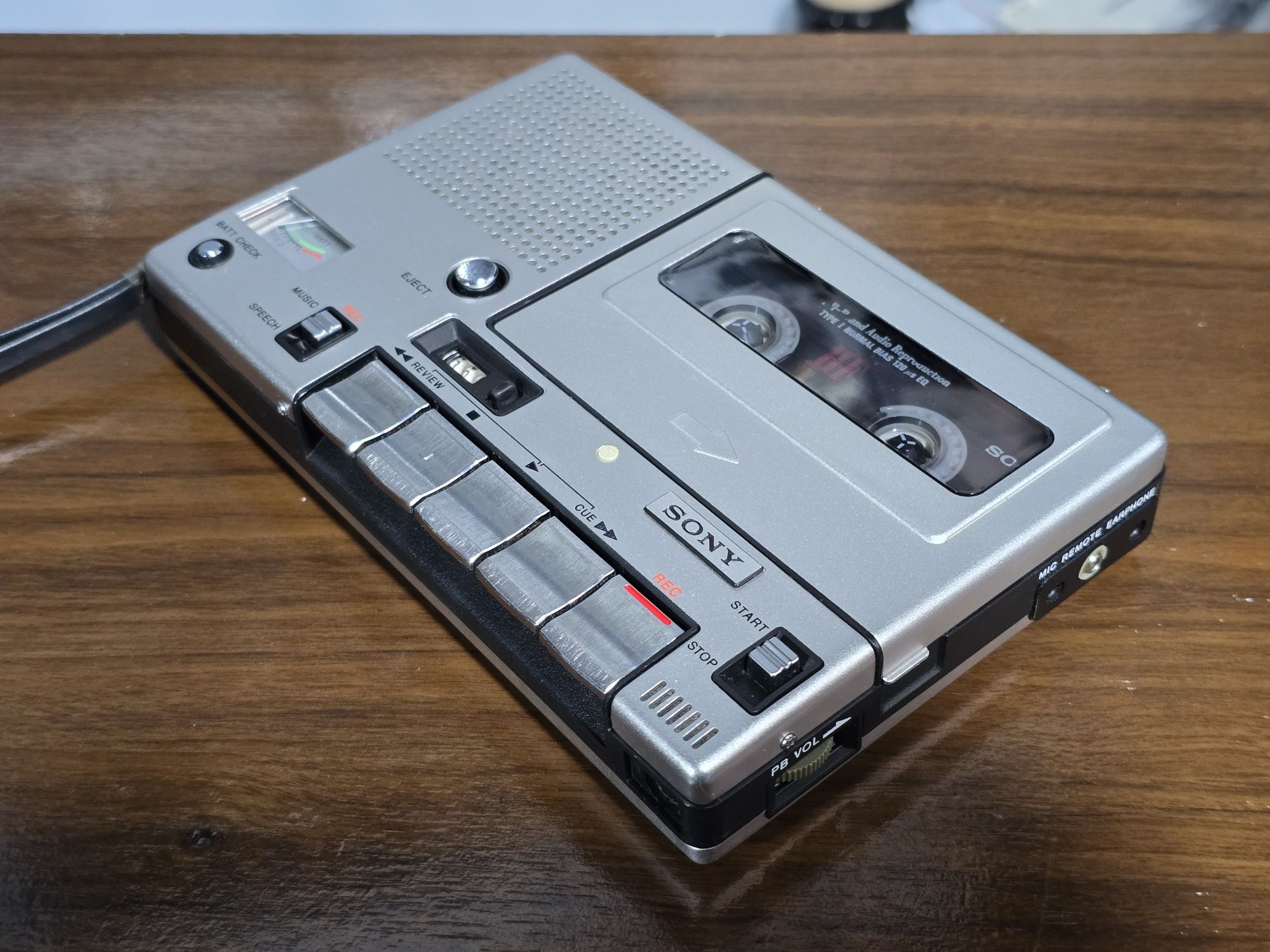 SONY TC-150, Casetofon recorder portabil retro argintiu, full metal