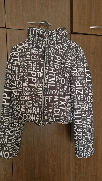 Късо дамско яке размер С