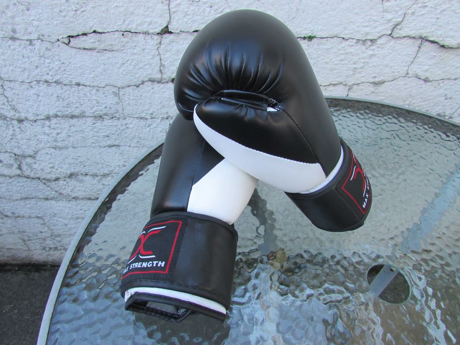 Боксови ръкавици Max Strength