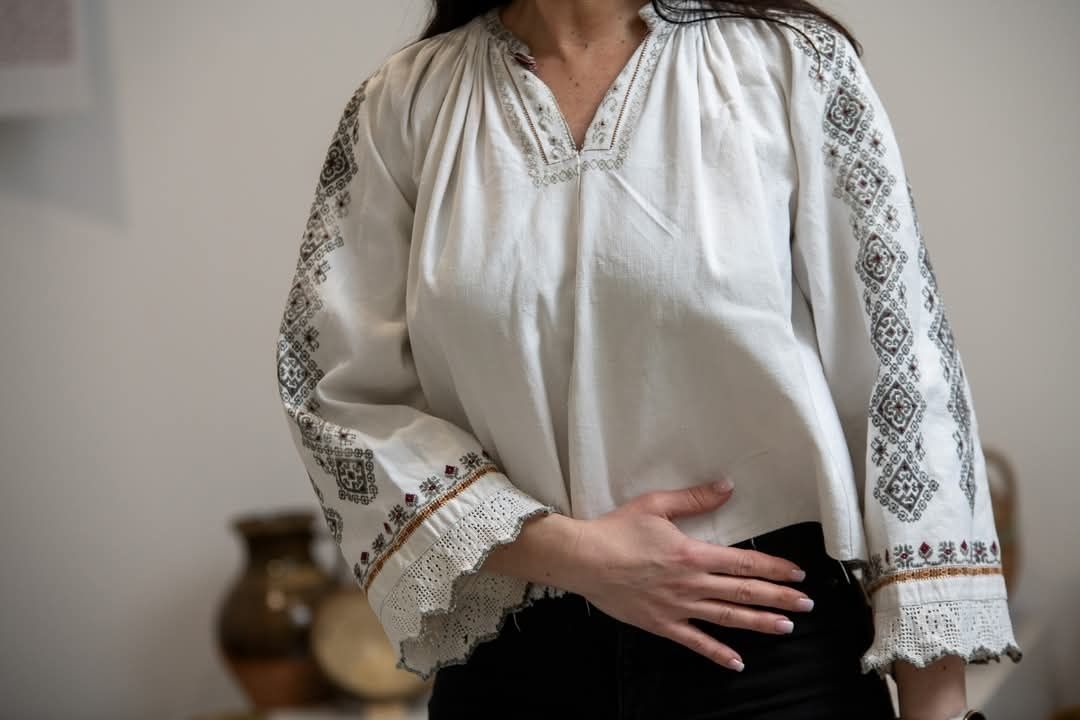 Ie/costum popular/tradițional/folclor/cusut manual/handmade