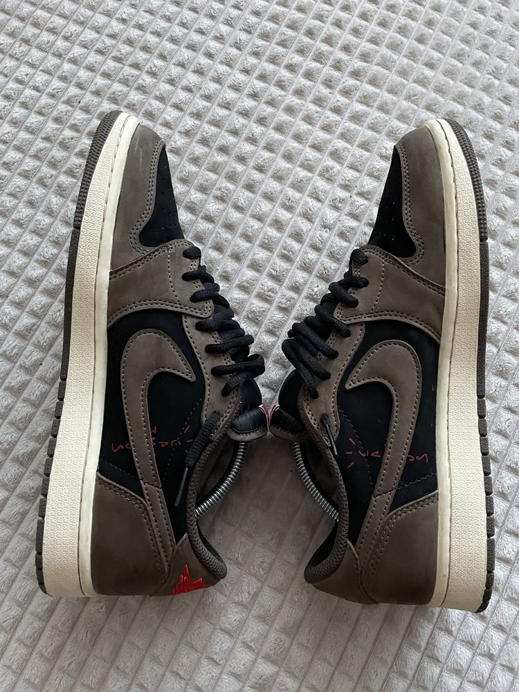 Jordan 1 low TRAVIS SCOTT Mocha