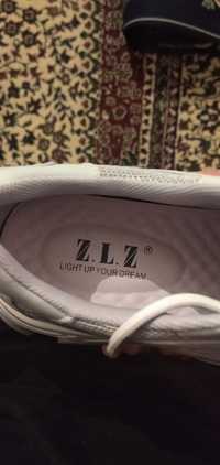 Срочно продаётся качественные женские кроссовки Z.L.Z