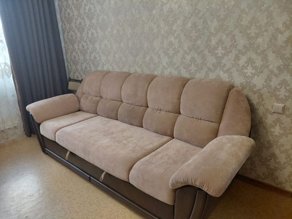 Продам мягкую мебель, комплект диван и два кресла.