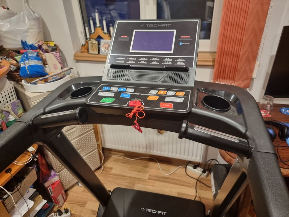 Banda de alergare TECHFIT MT300, Motor 5 CP, Greutate utilizator 150 K