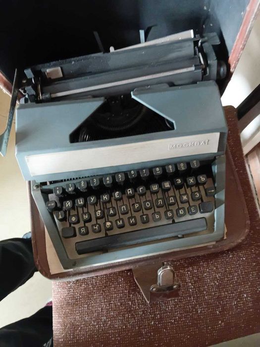 Печатная машинка "Листовица" и "Москва"