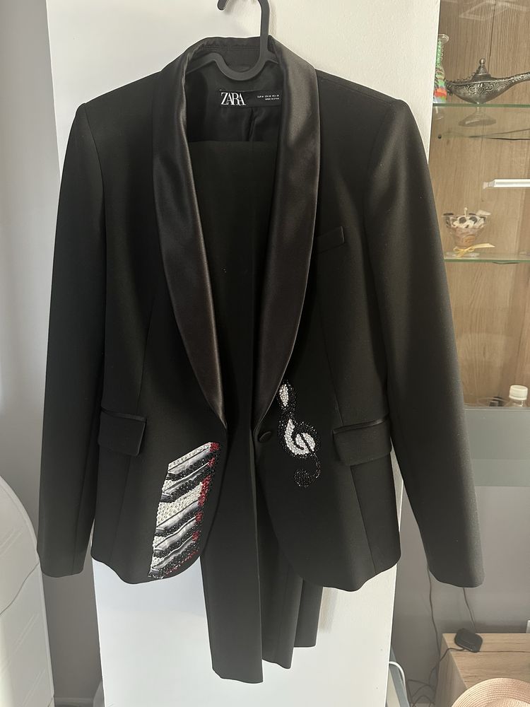 Официален костюм ZARA
