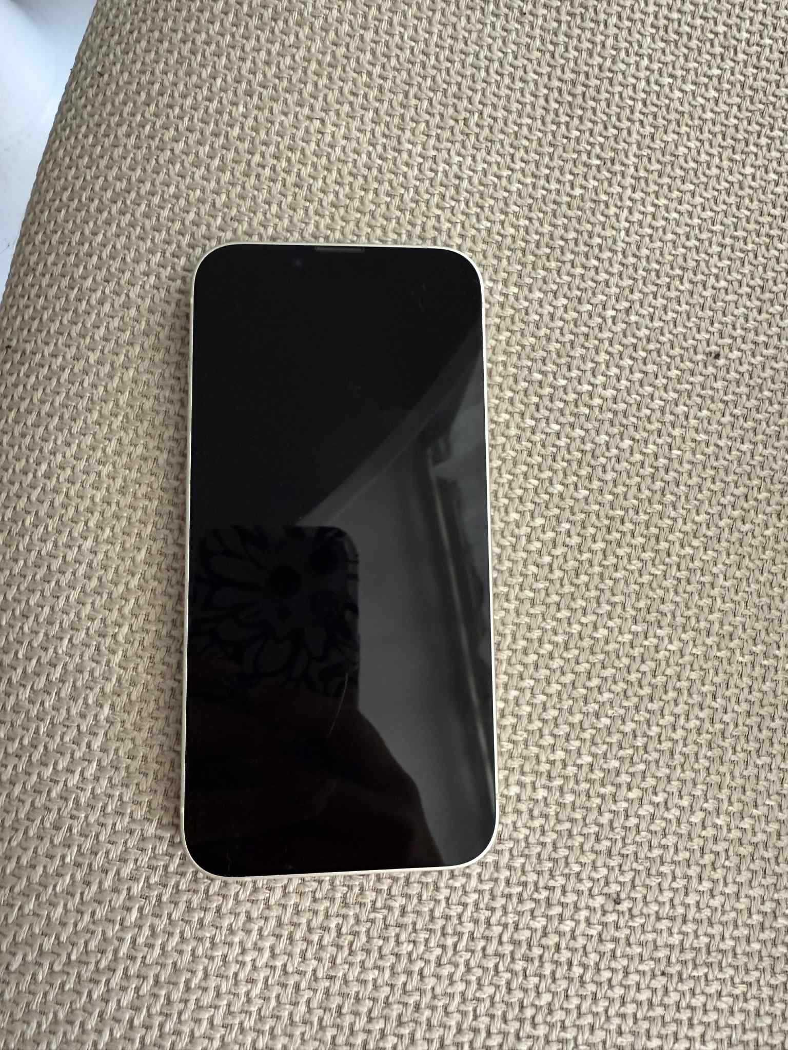 Продавам Iphone 14 128гб в ПЕРФЕКТНО СЪСТОЯНИЕ