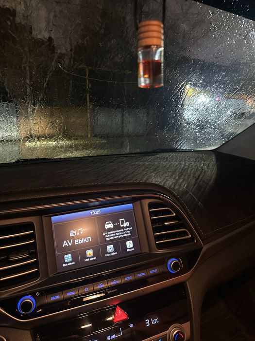 Продам срочно накидку на панель для элантры 18-20годов.