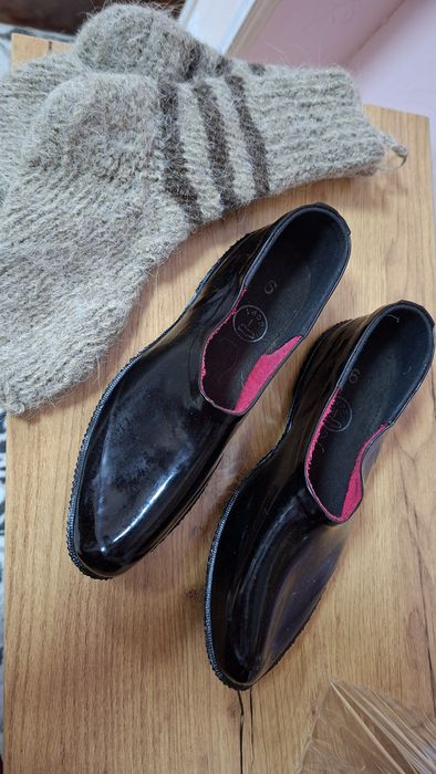 Продаётся галоши резиновые лакированные