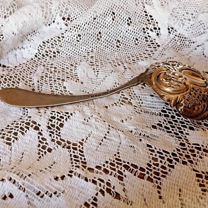 Сребърен прибор.