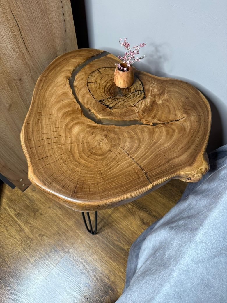 Кофейный столик из натурального дерева