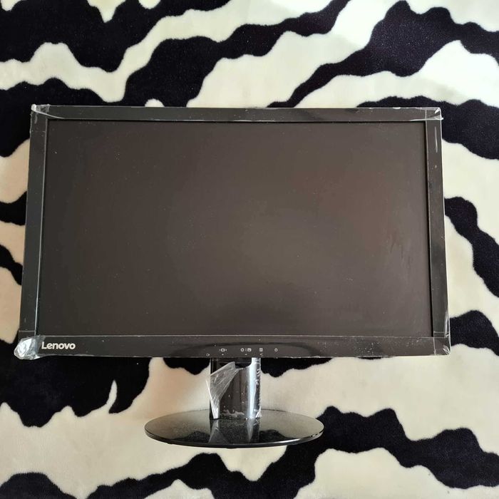 Monitor Lenovo 24” (D24i-10) – imagine clară, design modern