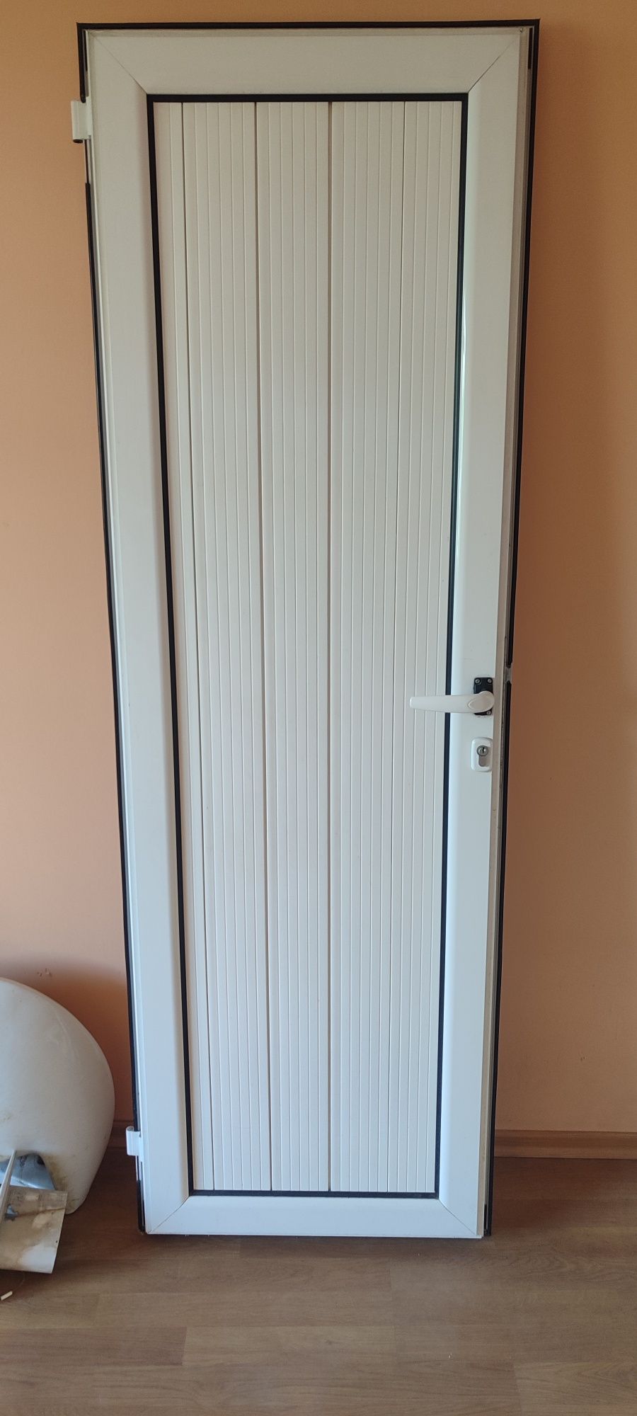 PVC бяла врата за баня
