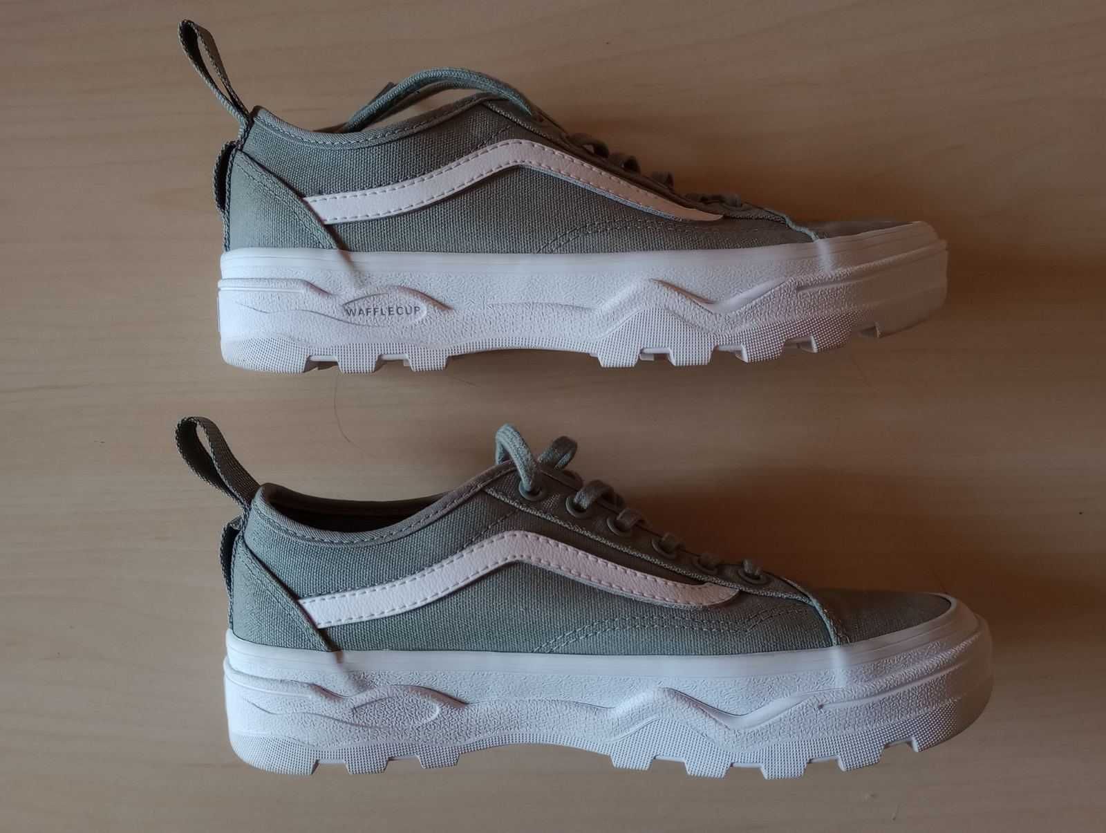 Зелени кецове Vans