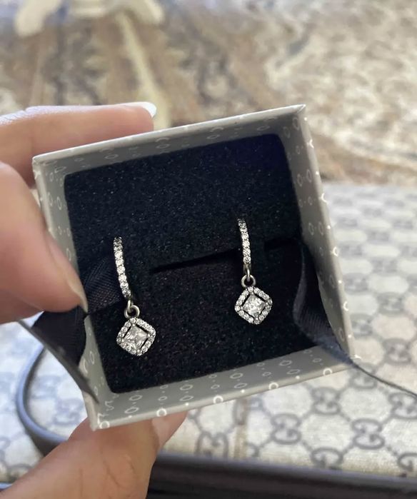 Серебро сережка сатылады подарк болып келген новый 30мынга бериледи