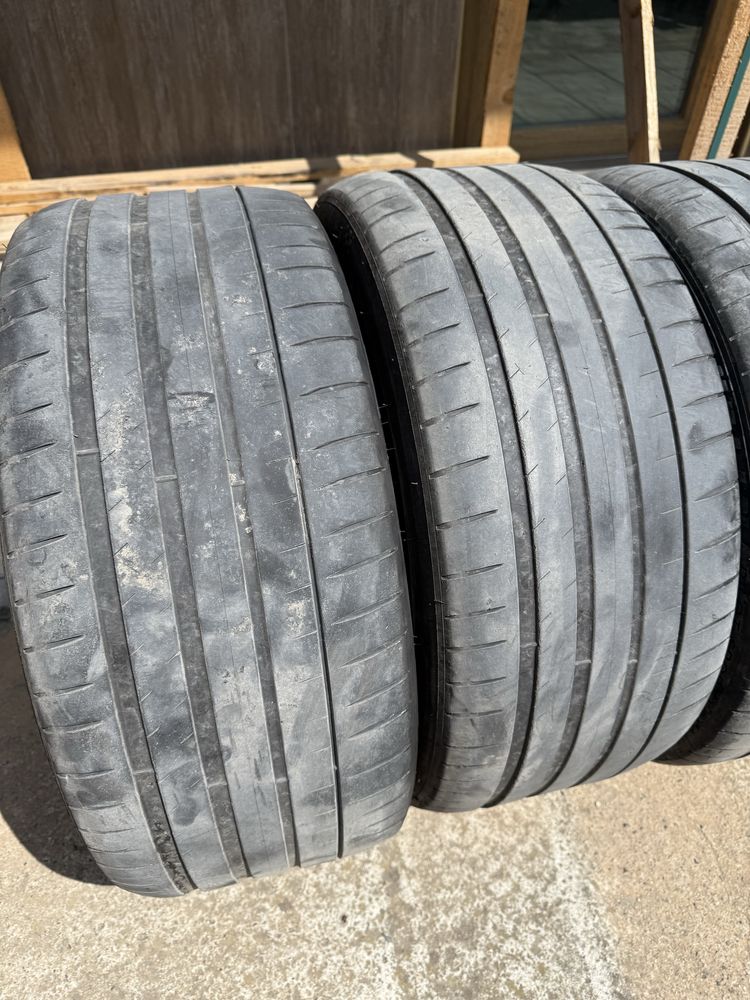 Michelin Pilot Sport 4 S 285/35/20-255/40/20