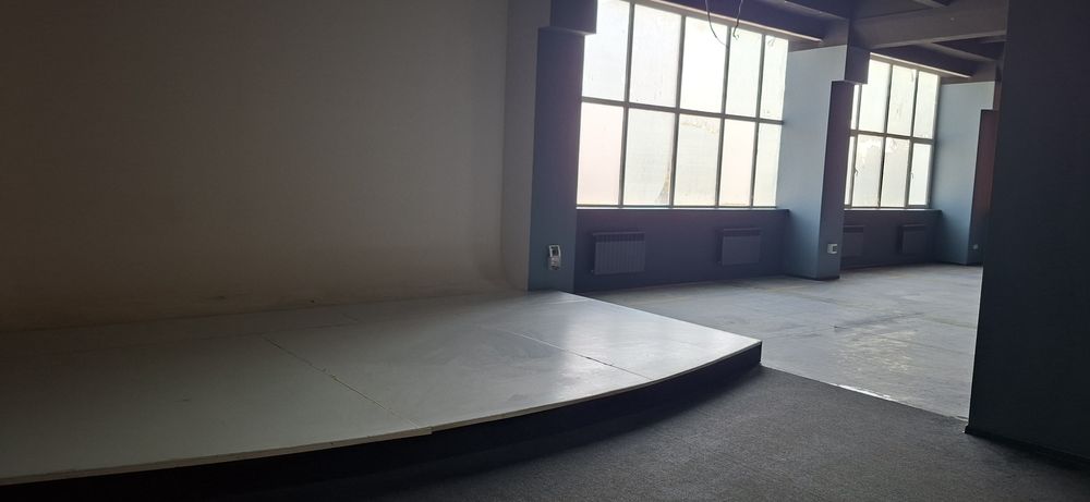 Отличное место для офисов и студии..
