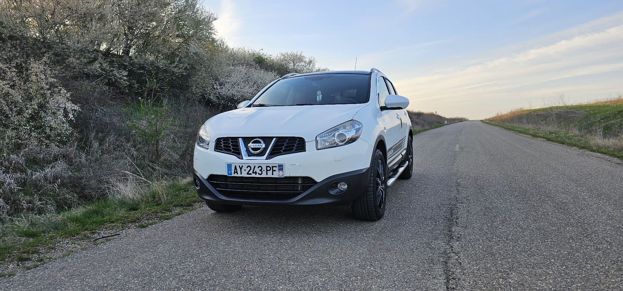 Nissan Qashqai 186 cp, 4x4/4×2, piele, cameră, panoramic