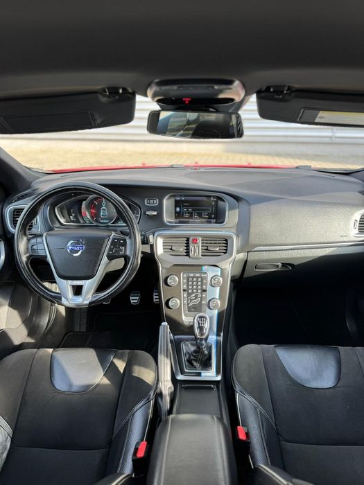 Volvo V40 D2 1.6D R Design