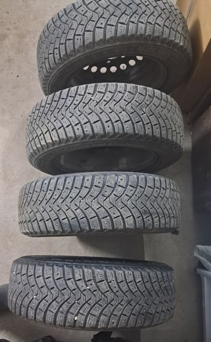 Продам зимние шины с дисками