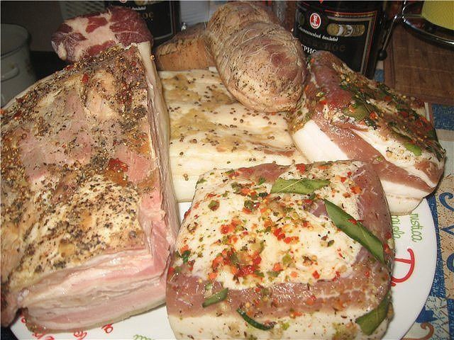 2 500 за 1/ кгСало обычное уже готовое вкусное с чесночком и перцем.Эк