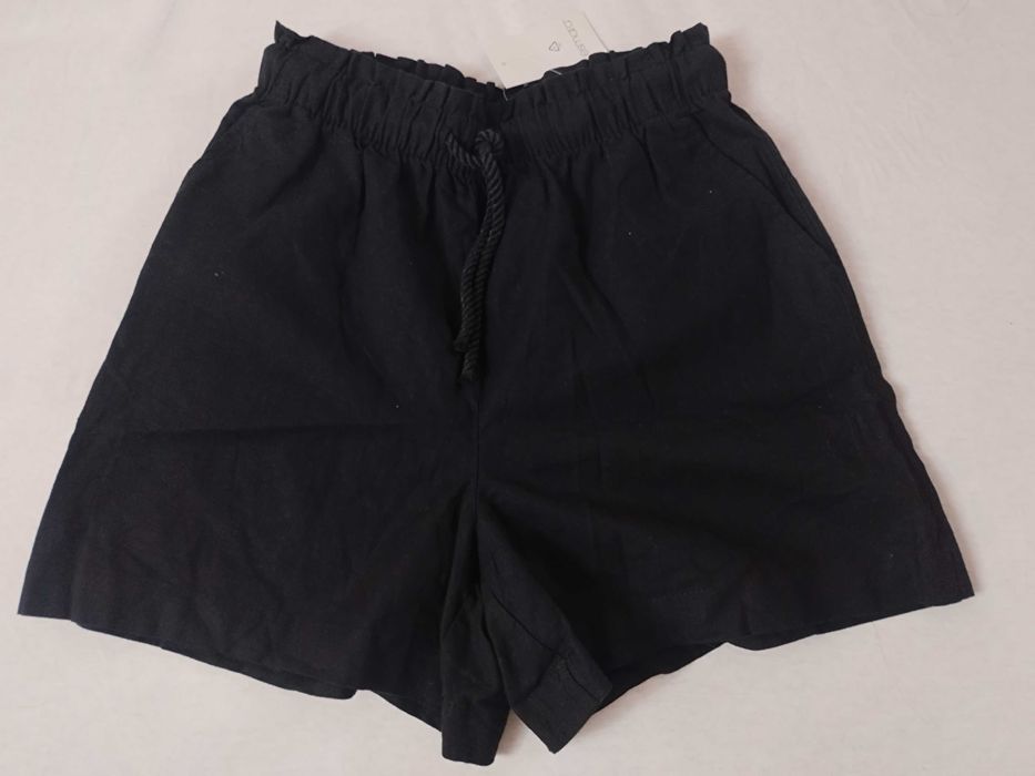 Pantaloni scurți