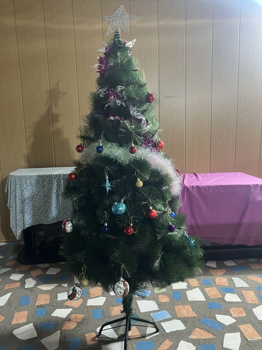 Елка искусственная..