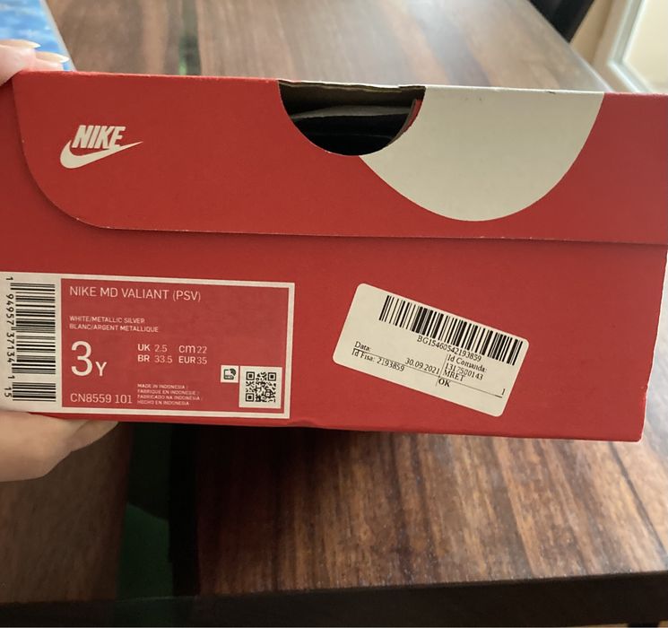 Nike - Спортни обувки Valiant с велкро и кожа, Мръснобял / Сребрист, 3