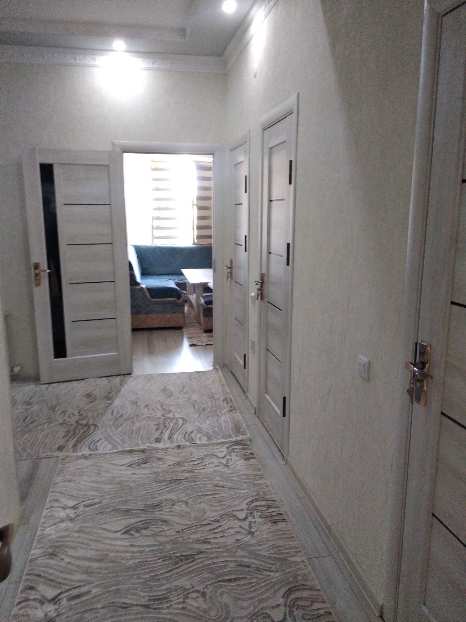 Квартира в аренду .Общ площадь 83м2 . парковка: есть. Комиссионный:нет