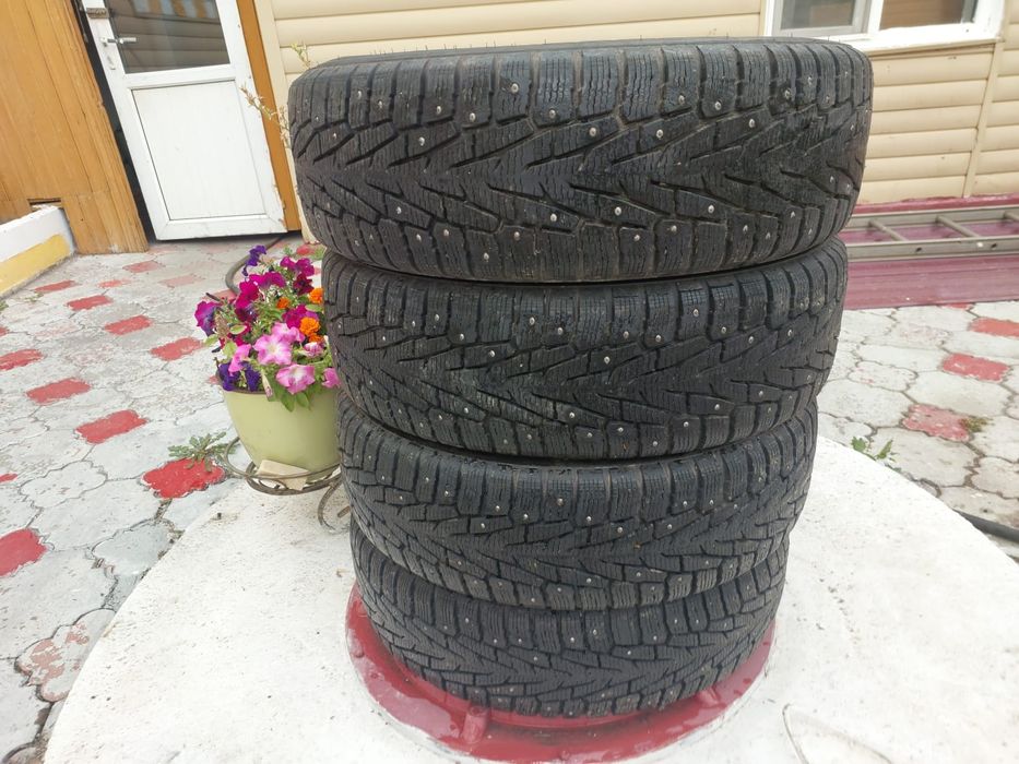 Продам шины зимние шипованные