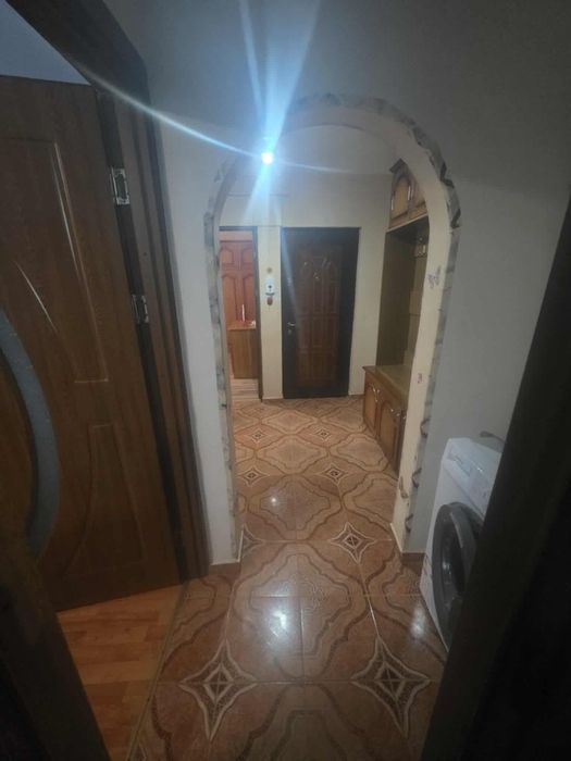 De închiriat apartament cu 2 camere decomandate