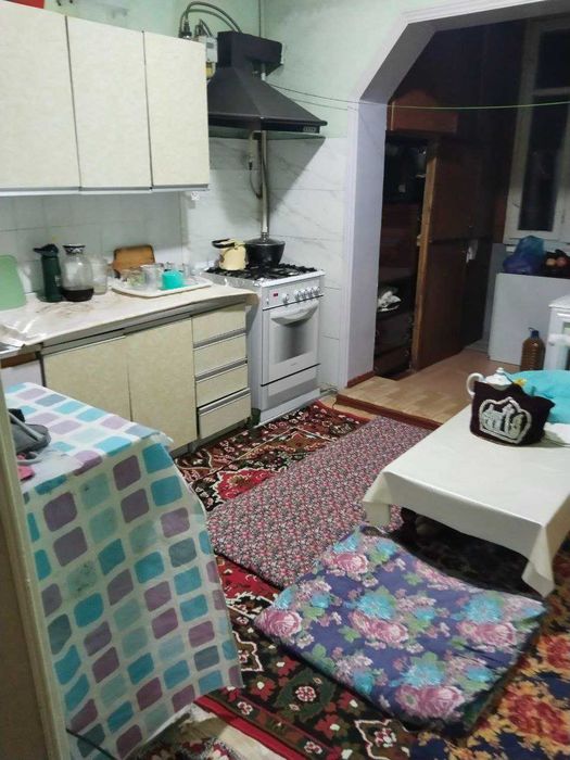 СРОЧНО ПРОДАЁТСЯ 3-комнатная квартира, 3 XONALI UY, M. Ulugbek tumani