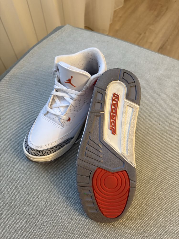 Jordan 3 Retro, marimea 35
