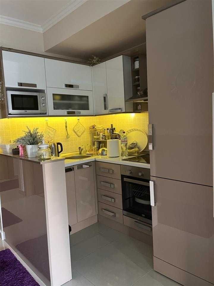 Дава се под наем Тристаен апартамент в София, Зона Б-5 - 100 кв.м за 714 € - Снимка #2