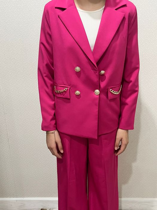 Продам костюм на девочкк