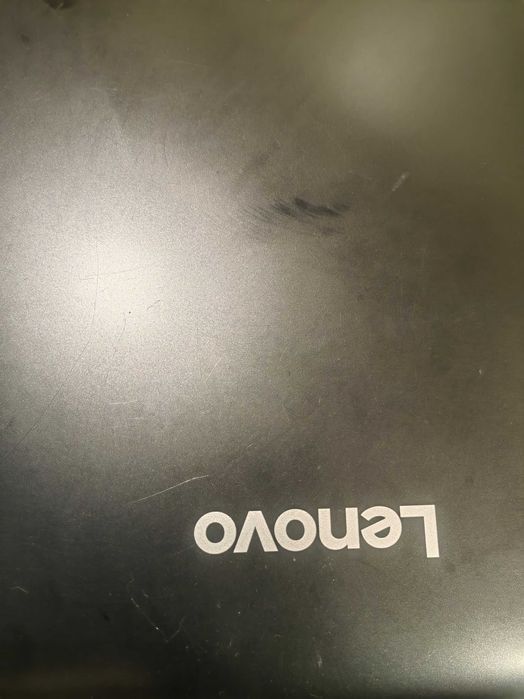 Лаптоп Lenovo, със забележка