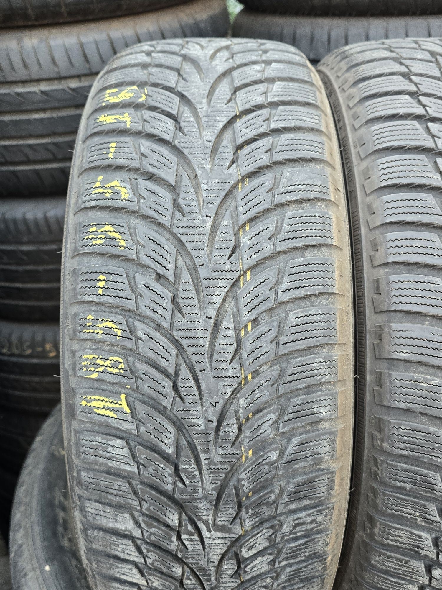 2 Броя 185/55/15 Nokian 5,6mm